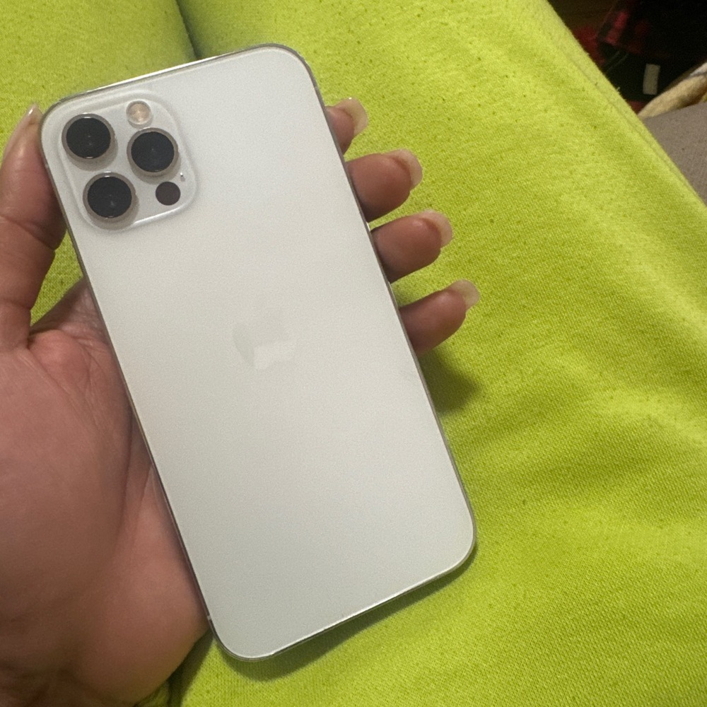 Apple iPhone 12 Pro - White (256 GB)